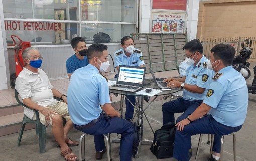 Phạt 15 triệu đồng cây xăng bán hàng cầm chừng