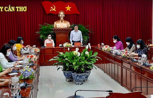 Lãnh đạo thành phố gặp gỡ đoàn đại biểu dự Ðại hội đại biểu Phụ nữ toàn quốc lần thứ XIII