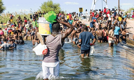 Thượng nghị sĩ Mỹ kêu gọi chấm dứt áp dụng điều khoản luật trục xuất người di cư