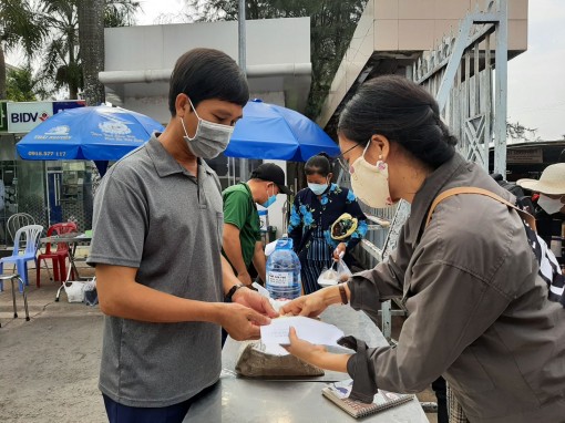 Sản phụ COVID-19 biến chứng nặng đã được hỗ trợ viện phí