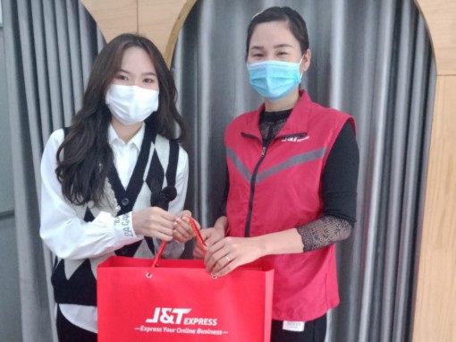 Doanh nghiệp chuyển phát nhanh nỗ lực kích cầu thị trường mùa ‘hạ nhiệt’