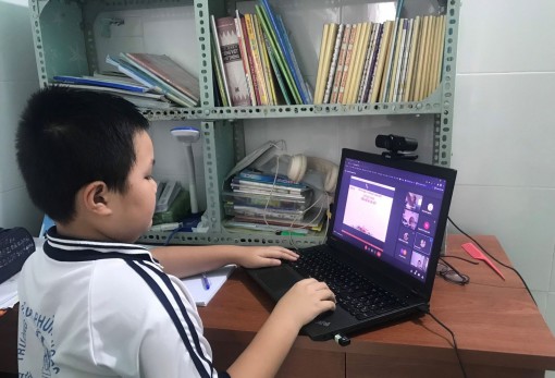 Học sinh tiểu học tại Cà Mau trở lại học trực tuyến