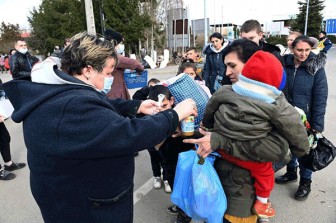 Châu Âu rộng tay đón người tị nạn Ukraine Châu Âu rộng tay đón người tị nạn Ukraine