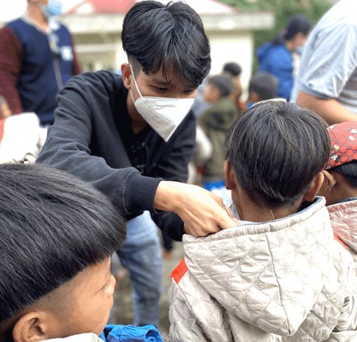 Cống hiến sức trẻ