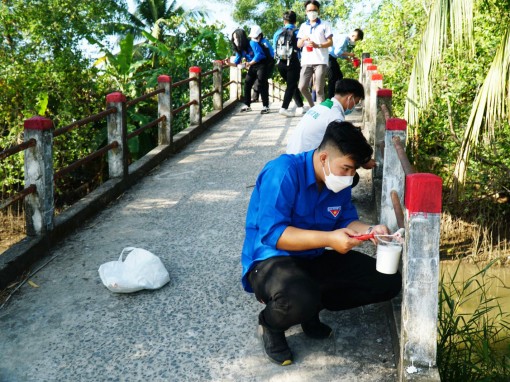Đoàn phường Tân Phú tham gia đảm bảo an toàn giao thông