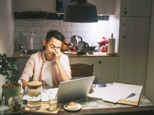 Suy kiệt sức khỏe vì làm việc quá sức