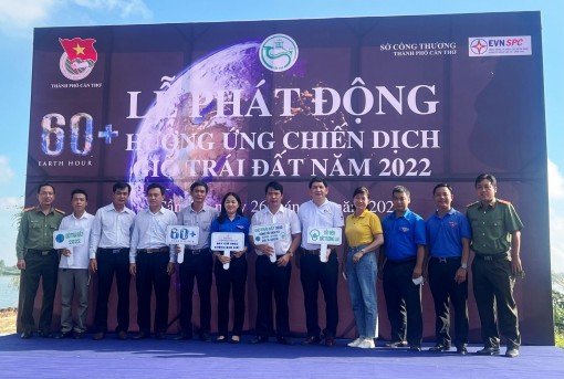 Tổ chức trồng cây xanh, kết hợp tuyên truyền tiết kiệm điện để hưởng ứng “Giờ Trái đất” 2022