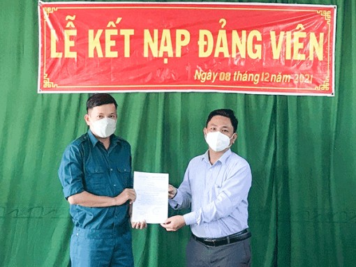 Phát triển đảng viên trong lực lượng dân quân