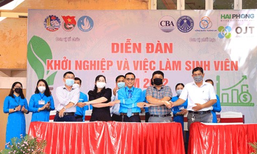 “Cầu nối” việc làm cho thanh niên