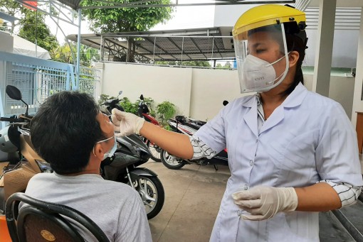 Nặng gánh y tế cơ sở