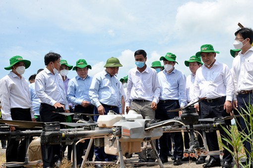 Chủ tịch Nước Nguyễn Xuân Phúc làm việc tại Đồng Tháp