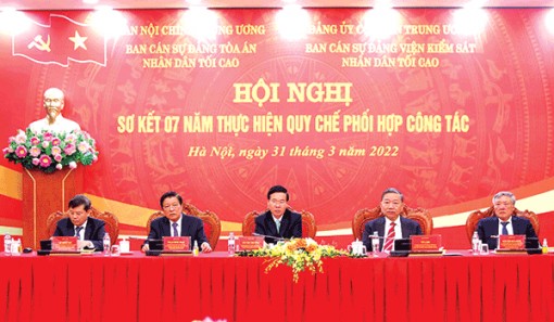 Tăng cường phối hợp tham mưu, chỉ đạo phát hiện sớm, xử lý kịp thời các vụ án, vụ việc tham nhũng, tiêu cực