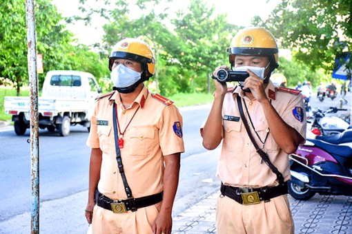 Tăng cường tuần tra, lồng ghép tuyên truyền các quy định an toàn giao thông