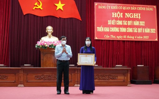 Kiên quyết ngăn chặn, đẩy lùi, xử lý nghiêm cán bộ, đảng viên suy thoái, vi phạm