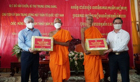 Chủ tịch Ủy ban Trung ương MTTQVN chúc Tết Chôl Chnăm Thmây đồng bào dân tộc Khmer và thắp hương Ðền thờ Vua Hùng tại TP Cần Thơ