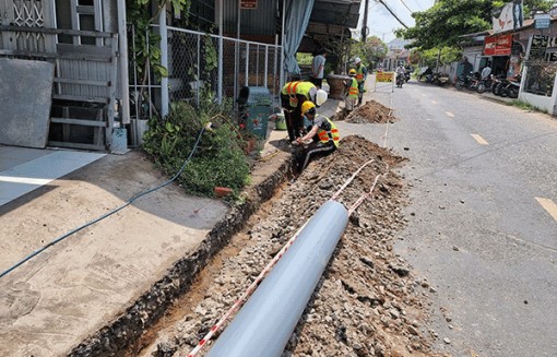 Ðầu tư nâng cấp đường ống cấp nước sạch ở cù lao Tân Lộc