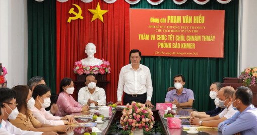 Lãnh đạo thành phố chúc Tết cán bộ, phóng viên Báo Cần Thơ Khmer ngữ