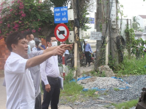 Tiếp tục thi công, hoàn thành dự án kè chống sạt lở, chống xâm nhập mặn, ứng phó biến đổi khí hậu khu vực rạch Cái Sơn trong năm 2022
