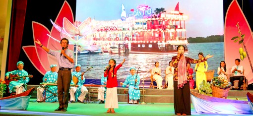 Rộn ràng ngày hội đờn ca tài tử trên đất Tây Đô