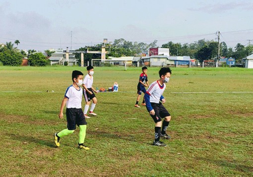 Các đội bóng nhí háo hức trở lại sân đấu