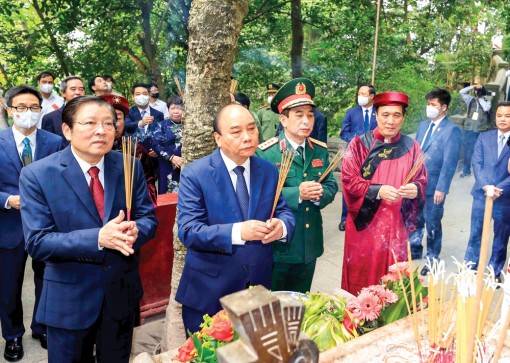 Chủ tịch nước Nguyễn Xuân Phúc dâng hương Giỗ Tổ Hùng Vương