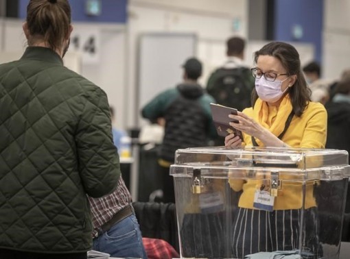 Pháp tiến hành vòng một bầu cử tổng thống