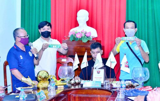 Giải Futsal Vĩnh Long mở rộng đánh dấu bóng đá phủi trở lại