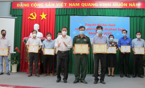 Quận Cái Răng và Bộ Chỉ huy Quân sự thành phố đoạt giải Nhất cuộc thi Ấn phẩm Xuân Nhâm Dần 2022