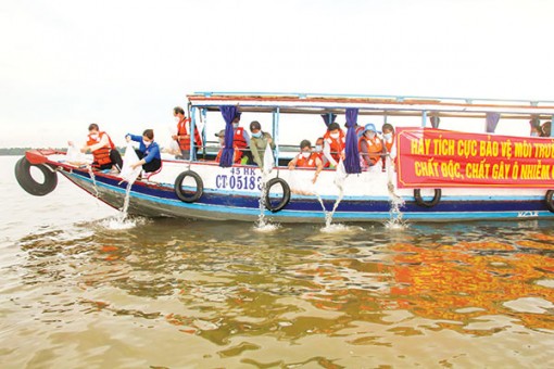 Gắn khai thác, phát triển với bảo vệ, tái tạo nguồn lợi thủy sản