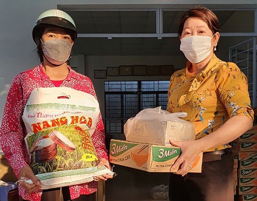 Vận động trao tặng 10.564 phần quà, trị giá hơn 3,8 tỉ đồng