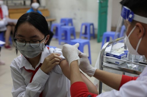 Vaccine vẫn là "vũ khí" chiến lược quan trọng trong phòng, chống dịch