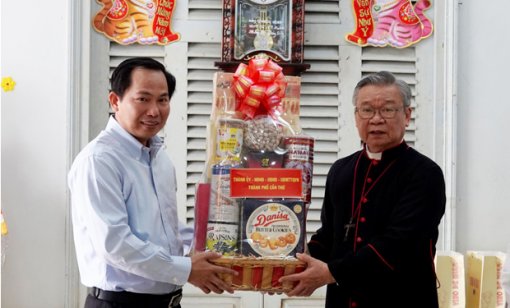 Lãnh đạo thành phố chúc mừng đồng bào Công giáo và Tin lành nhân lễ Phục sinh