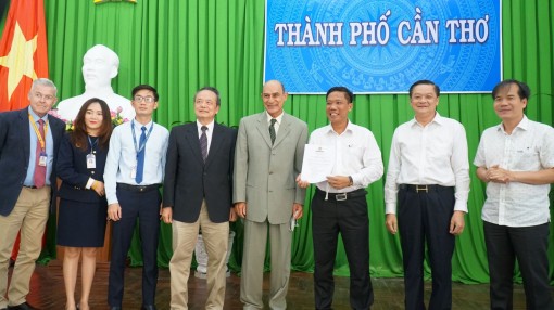 Lãnh đạo TP Cần Thơ tiếp đoàn Tập đoàn Phát triển Giáo dục APU