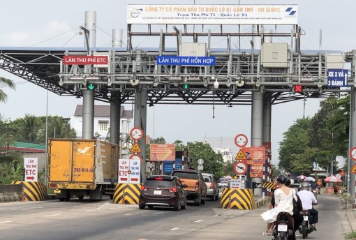 Triển khai dán thẻ định danh đối với ô tô để sử dụng dịch vụ thu phí đường bộ theo hình thức không dừng