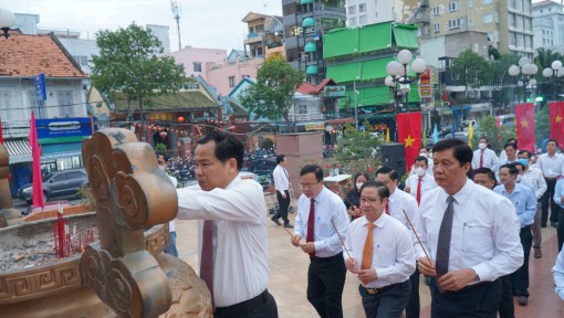 Long trọng tổ chức họp mặt kỷ niệm Ngày Giải phóng miền Nam, thống nhất đất nước; Ngày Quốc tế Lao động và 132 năm Ngày sinh Chủ tịch Hồ Chí Minh