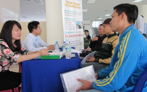 Nghiêm cấm thu tiền môi giới của người lao động