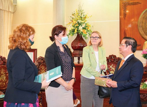 Tăng cường quan hệ hợp tác với Australia