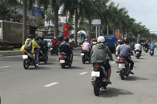 Ðiều khiển xe thiếu quan sát, hậu quả khó lường