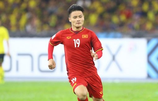 Cầu thủ Nguyễn Quang Hải tập luyện, giao lưu tại Cần Thơ