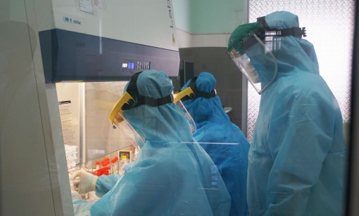 An toàn, vệ sinh lao động cho nhân viên y tế trong phòng, chống dịch COVID-19