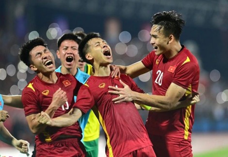 Thắng vất vả U23 Myanmar, U23 Việt Nam vươn lên đầu bảng A