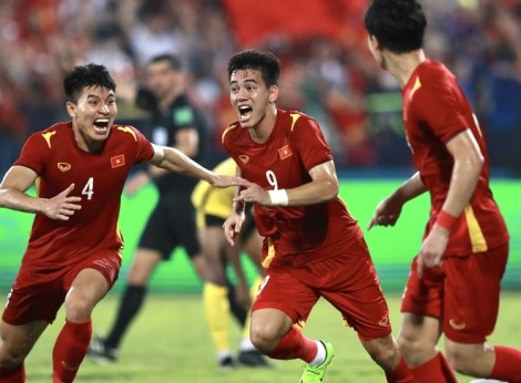 Nhọc nhằn hạ đối thủ, U23 Việt Nam và U23 Thái Lan vào chung kết