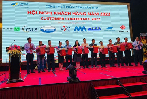 Công ty CP Cảng Cần Thơ tổ chức hội nghị khách hàng năm 2022