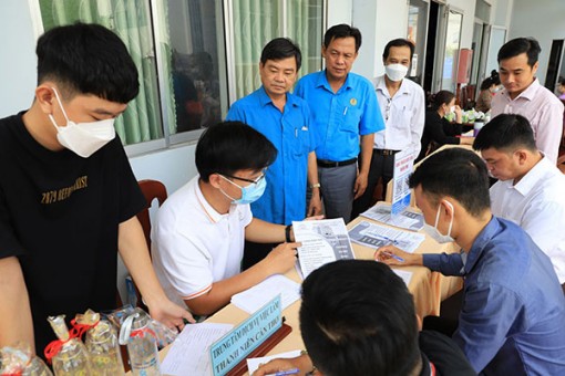 232 đơn vị tham gia phiên giao dịch việc làm trực tuyến