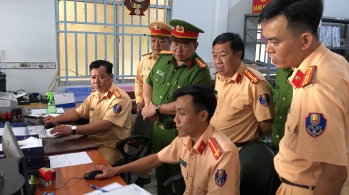 Ngày đầu triển khai phân cấp đăng ký phương tiện