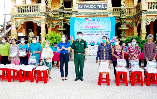 សុក​ត្រាំង​ រៀប​ចំ​ទិវា​គ្រូ​ពេទ្យ​វ័យ​ក្មេង​ធ្វើ​តាម​ដំបូន្មាន​អ៊ំ​