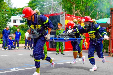 Những hình ảnh đẹp về người lính cứu hỏa, cứu nạn, cứu hộ