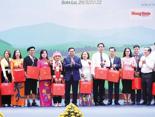 Thủ tướng Phạm Minh Chính đối thoại với nông dân