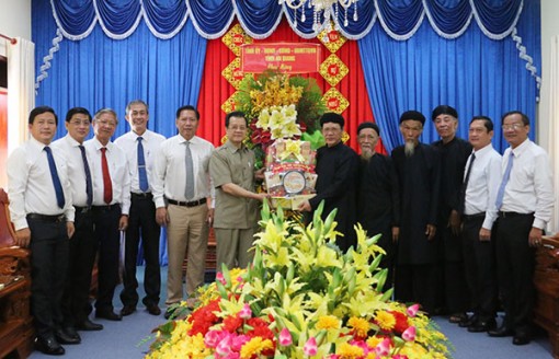 Bí thư Tỉnh ủy An Giang chúc mừng 155 năm Ngày khai sáng đạo Phật giáo Tứ Ân Hiếu Nghĩa