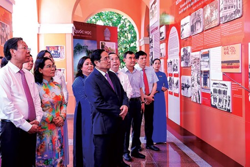 Thủ tướng Phạm Minh Chính dâng hương tưởng niệm Chủ tịch Hồ Chí Minh nhân kỷ niệm 111 năm ngày Người ra đi tìm đường cứu nước